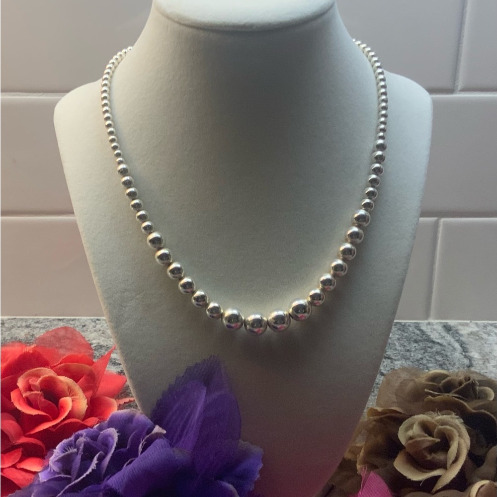Ross-Simons Shiny 925 Silver graduated  Beaded Necklace, with lobster claw clasp - Picture 5 of 11